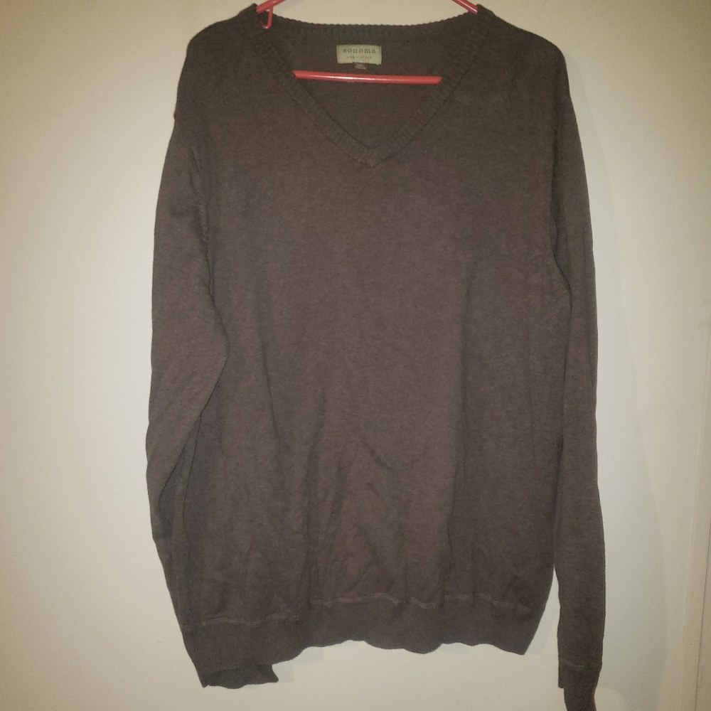 Men's v-neck sweater